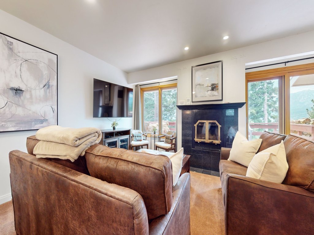 Lakeview Villas #24 Vacation Rental in Mammoth Lakes - RedAwning