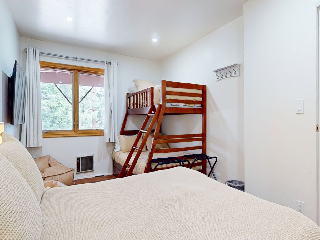 Lakeview Villas #24 Vacation Rental in Mammoth Lakes - RedAwning