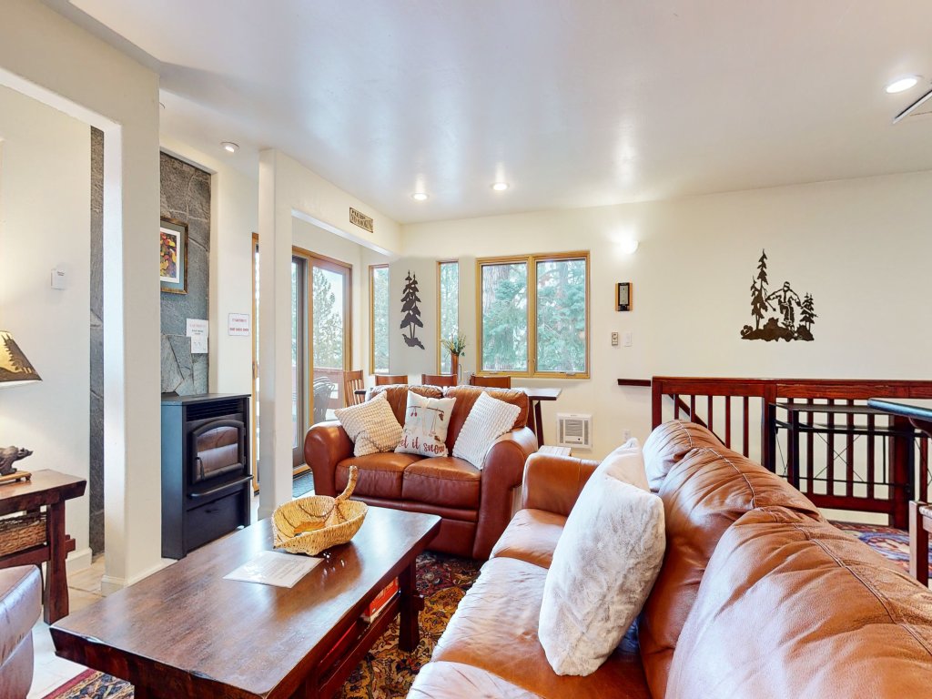 Lakeview Villas #26 Vacation Rental in Mammoth Lakes - RedAwning