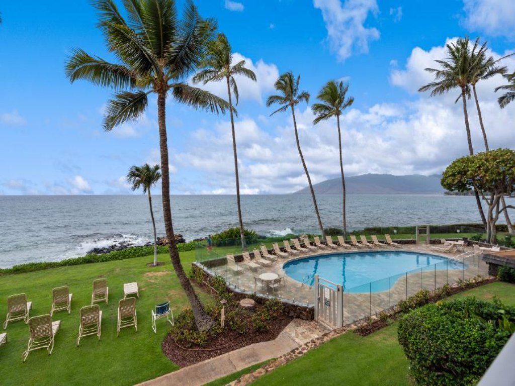 ROYAL MAUIAN, #218^ Vacation Rental in Hawaii - RedAwning