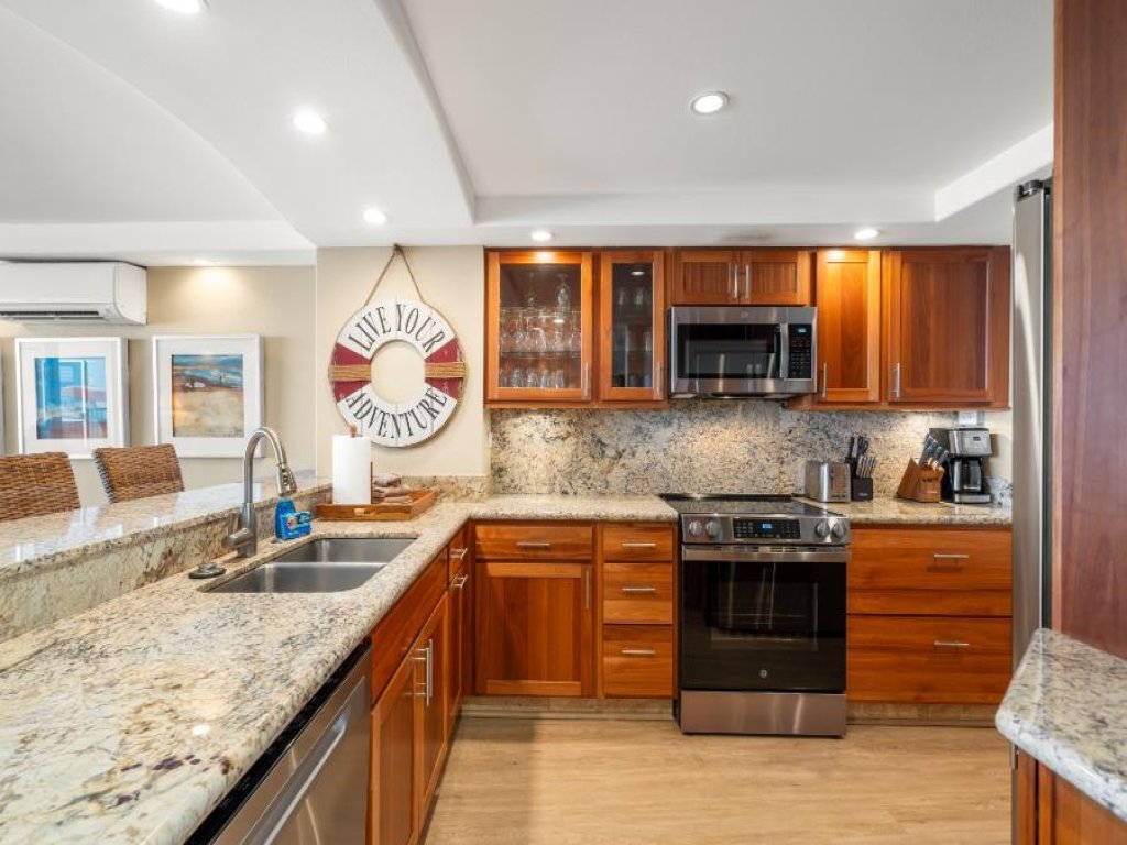 ROYAL MAUIAN, #218^ Vacation Rental in Hawaii - RedAwning