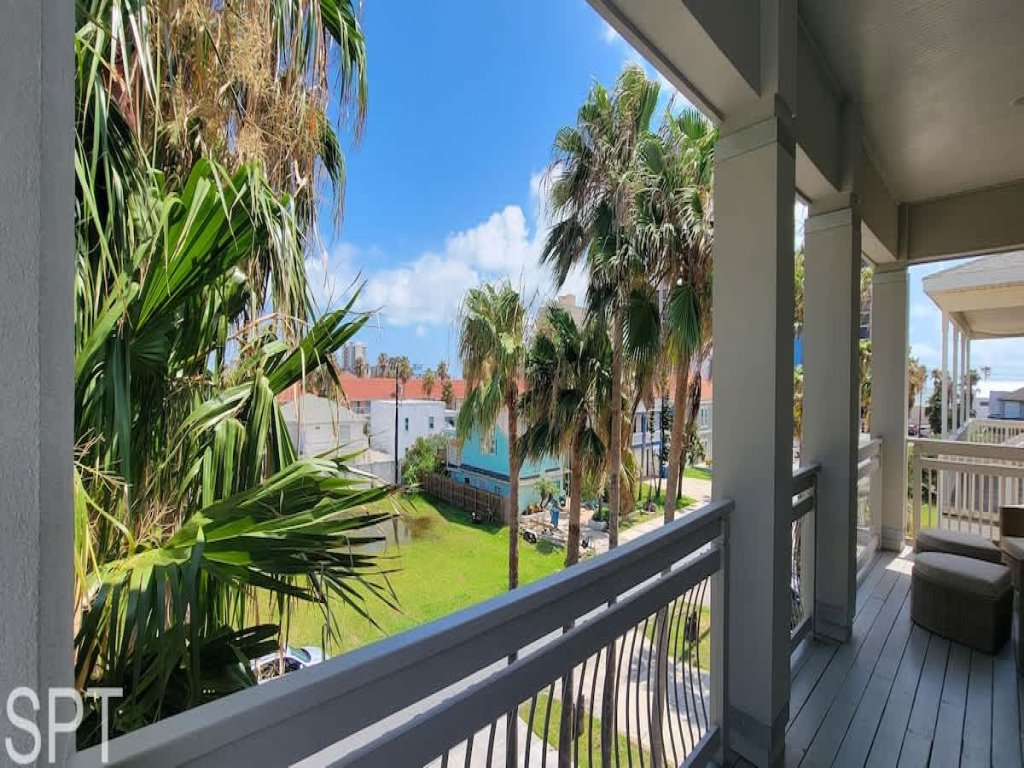Go VIP * Steps to Beach * Pool Vacation Rental in South Padre Island - RedAwning