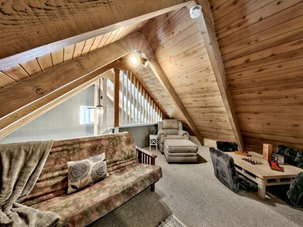 CYH0876 - Island Cabin Vacation Rental in California - RedAwning