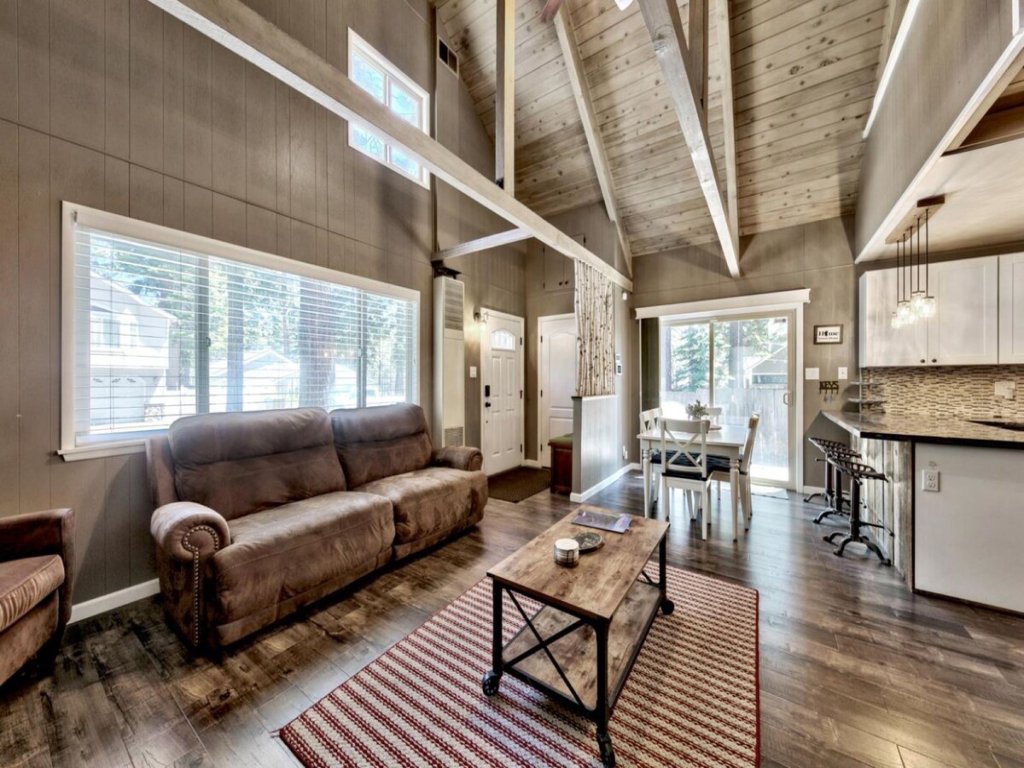 CYH0876 - Island Cabin Vacation Rental in California - RedAwning