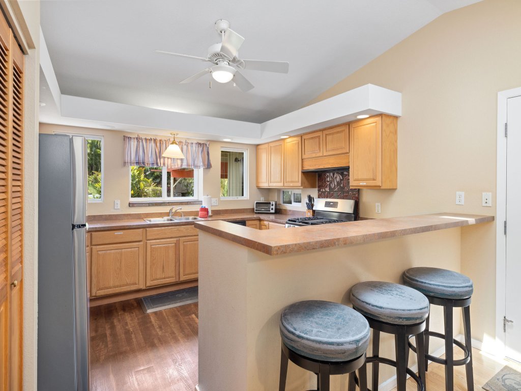 Magic Sands Light Hawaii Oasis Vacation Rental in Kailua Kona - RedAwning