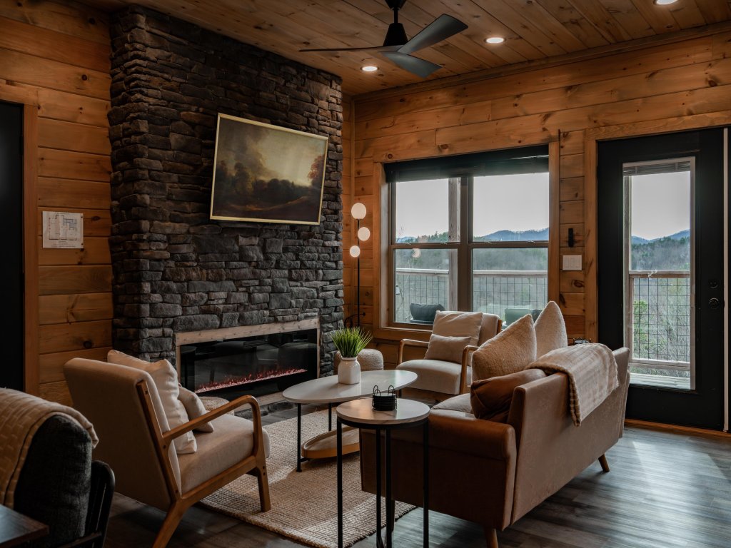 Indigo Haven Vacation Rental in Sevierville - RedAwning