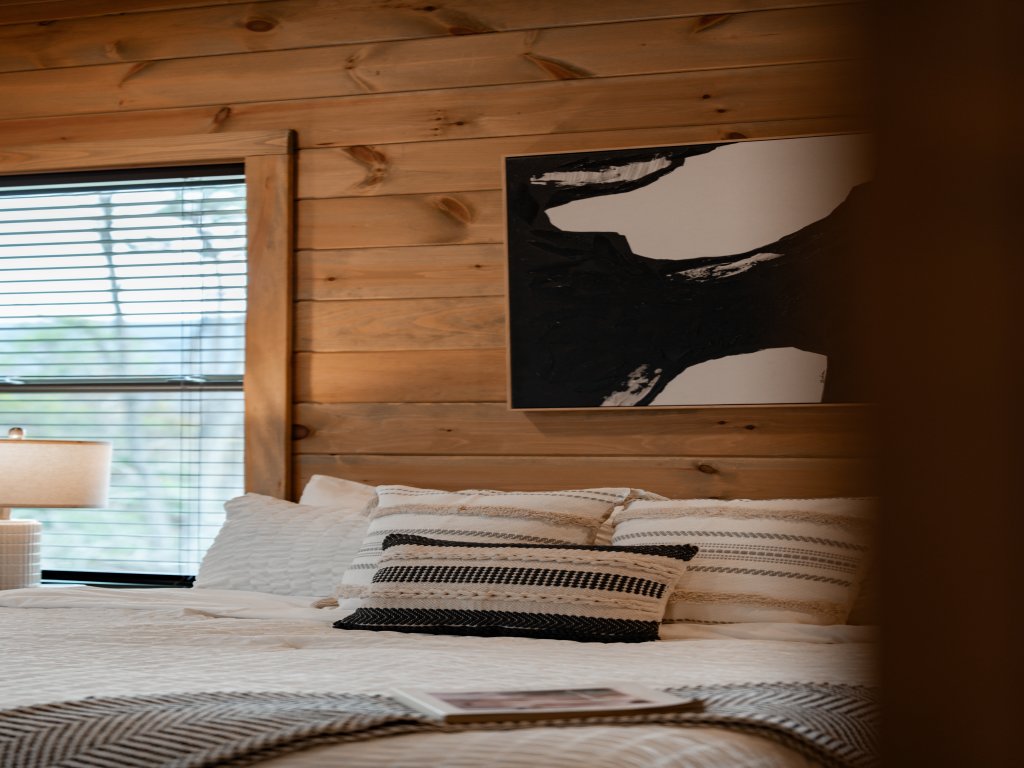 Indigo Haven Vacation Rental in Sevierville - RedAwning