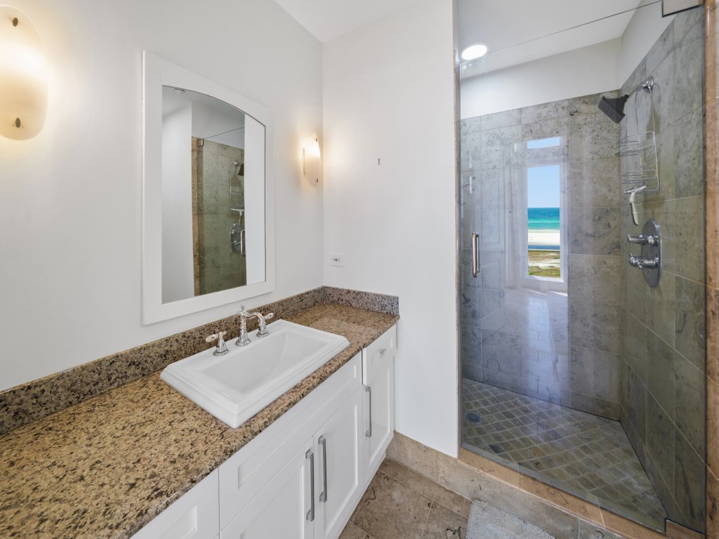 Paradise Loft Vacation Rental in Santa Rosa Beach - RedAwning