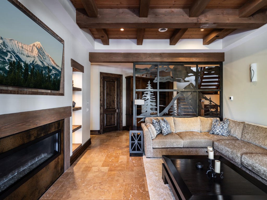7 Renegade Rd Vacation Rental in Big Sky - RedAwning