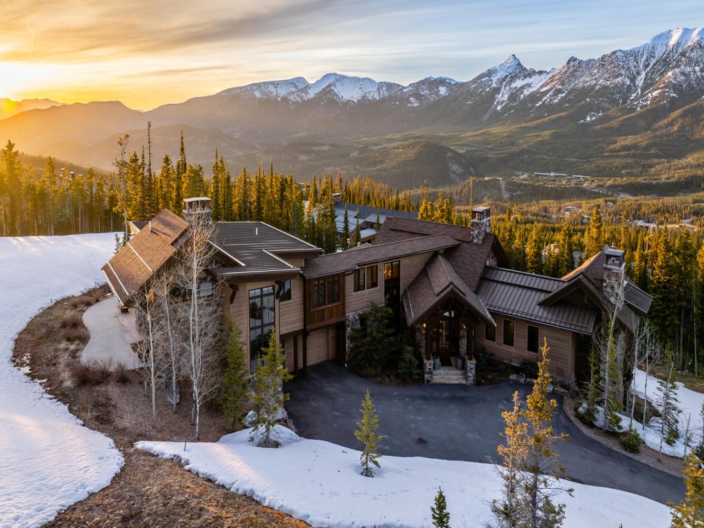 7 Renegade Rd Vacation Rental in Big Sky - RedAwning