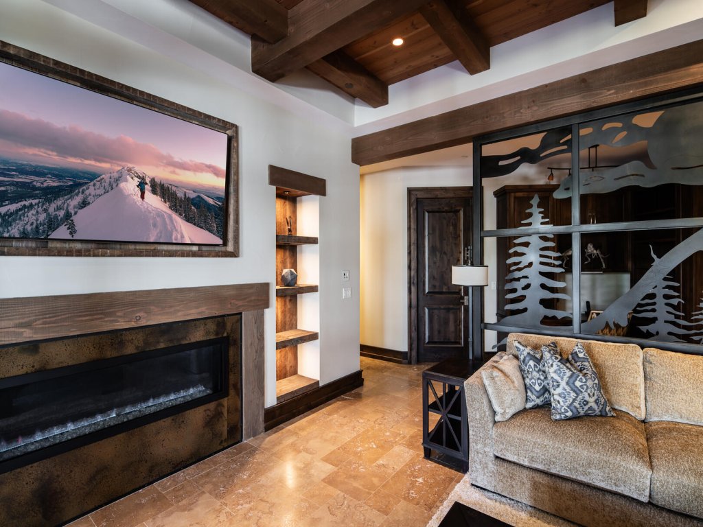 7 Renegade Rd Vacation Rental in Big Sky - RedAwning