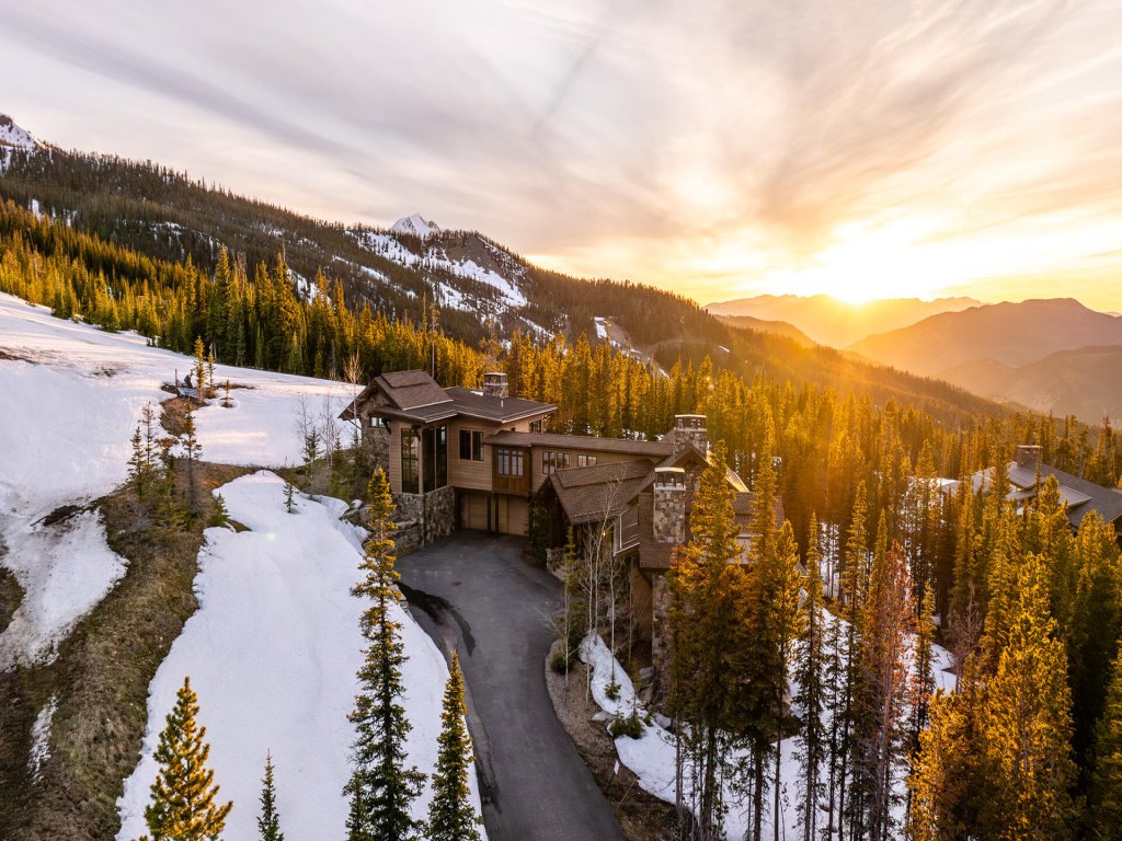7 Renegade Rd Vacation Rental in Big Sky - RedAwning