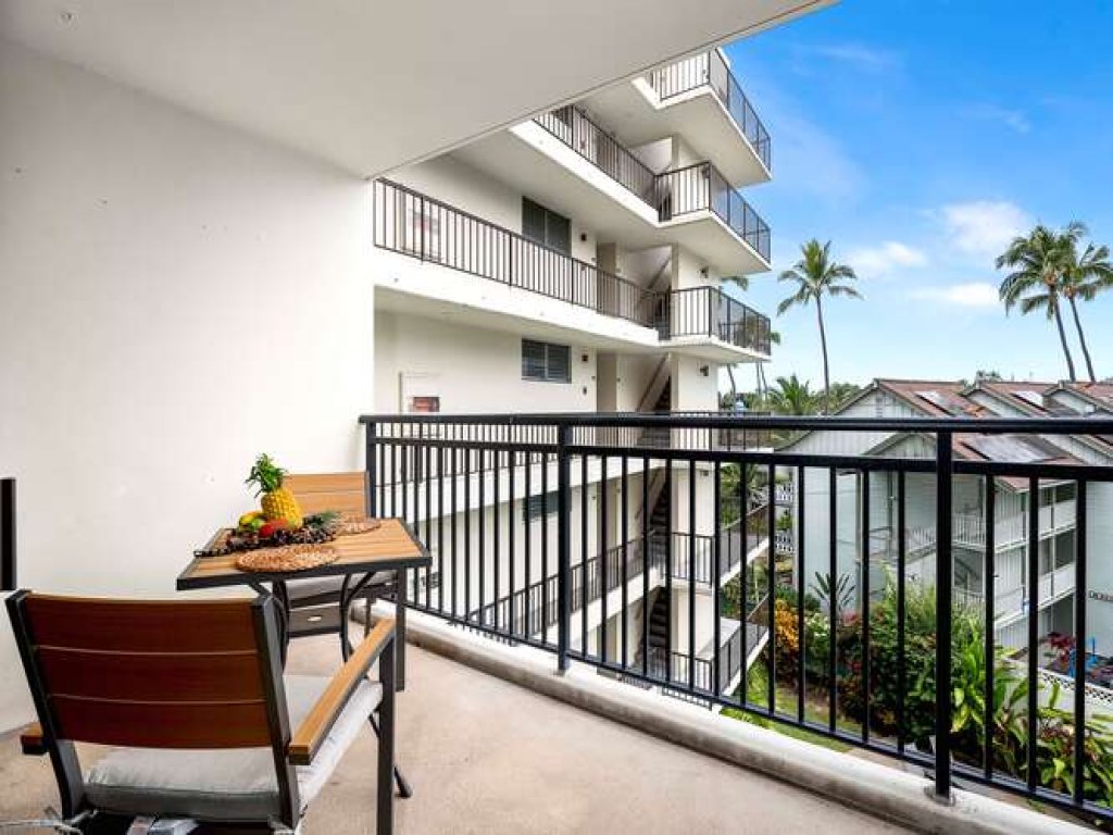 Kona Alii 407 Vacation Rental in Kailua Kona - RedAwning