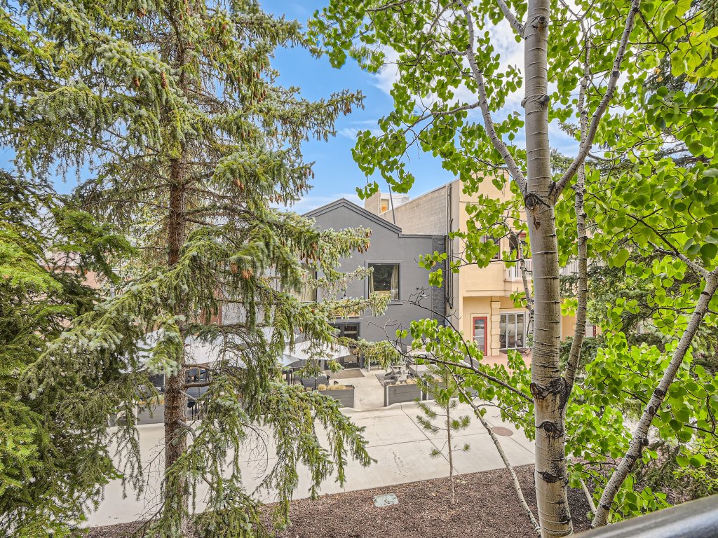 Rocky Mountain Escape warm retreat hot tub stay 210 Vacation Rental in Park City - RedAwning