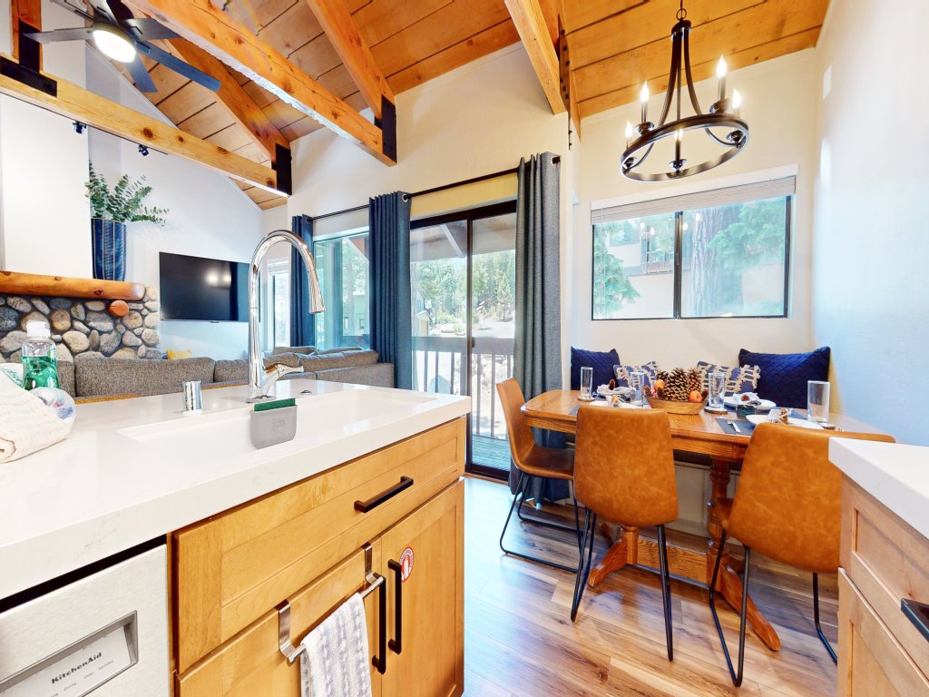 Bigwood #45 Vacation Rental in Mammoth Lakes - RedAwning
