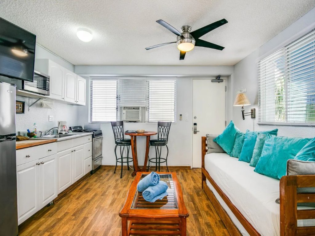 Cool Cabana at Waikiki 1-Bedroom Vacation Rental in Honolulu - RedAwning