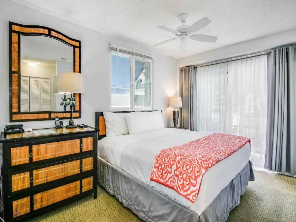 Cool Cabana at Waikiki 1-Bedroom Vacation Rental in Honolulu - RedAwning