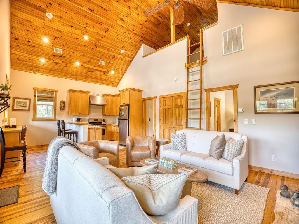 1250 River Cottage Vacation Rental in Longs - RedAwning