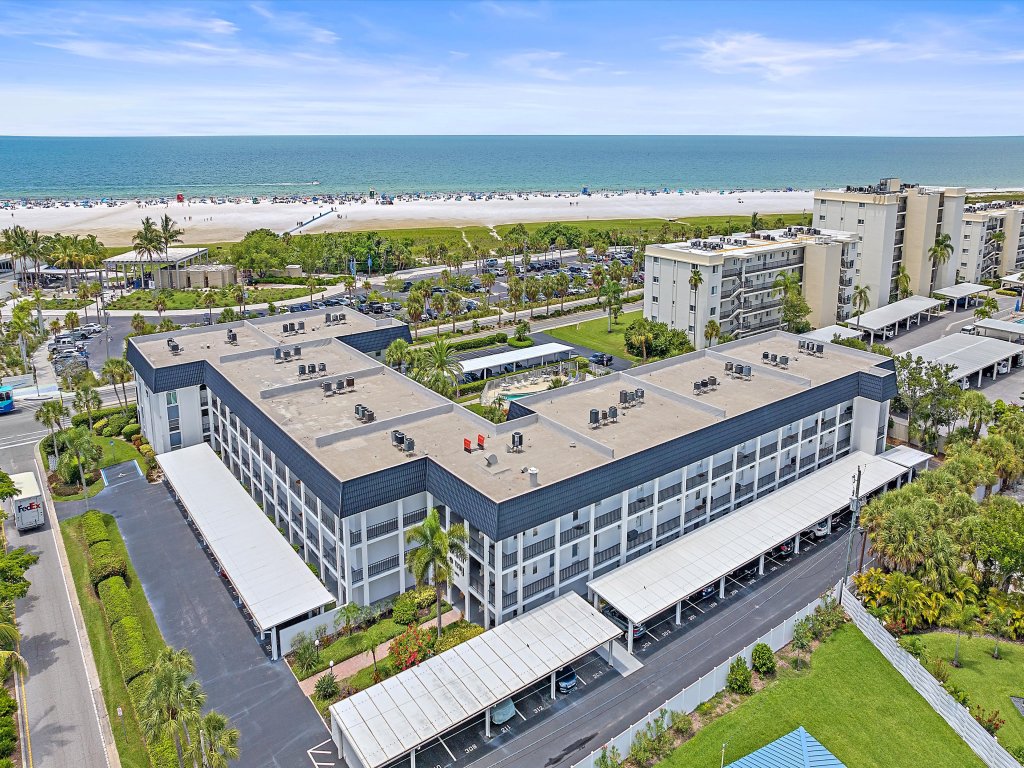 Salty Soldi Vacation Rental in Siesta Key - RedAwning