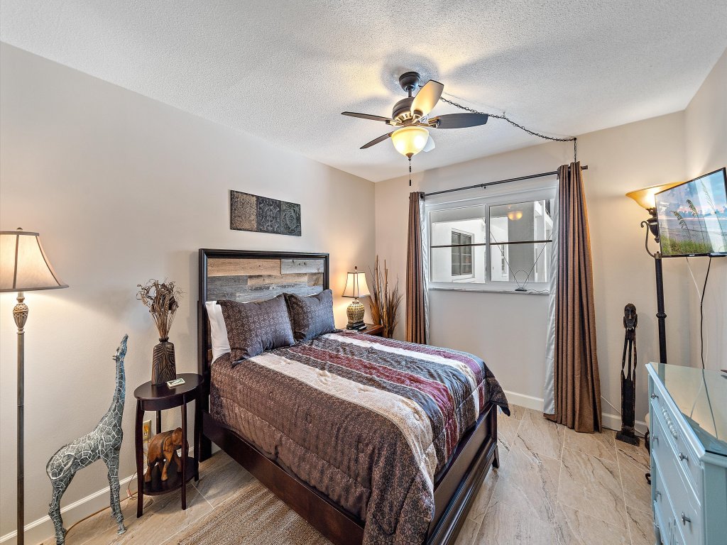 Salty Soldi Vacation Rental in Siesta Key - RedAwning