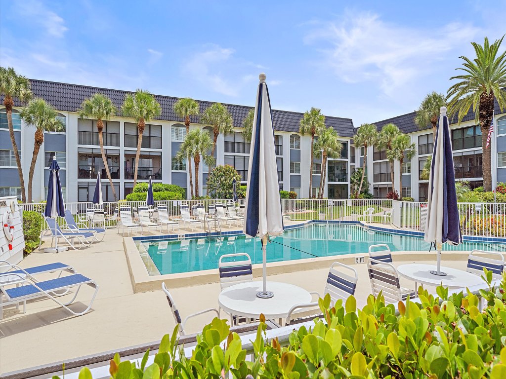 Salty Soldi Vacation Rental in Siesta Key - RedAwning