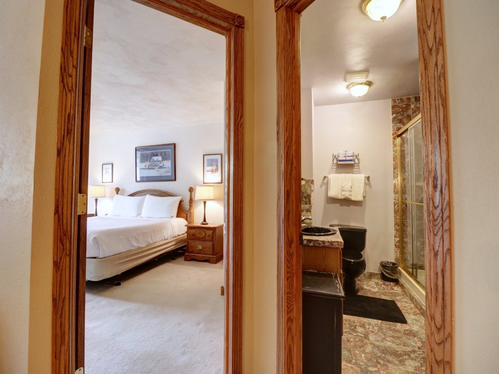 SB102 Snowbridge 2Br 2Ba Vacation Rental in Copper Mountain - RedAwning