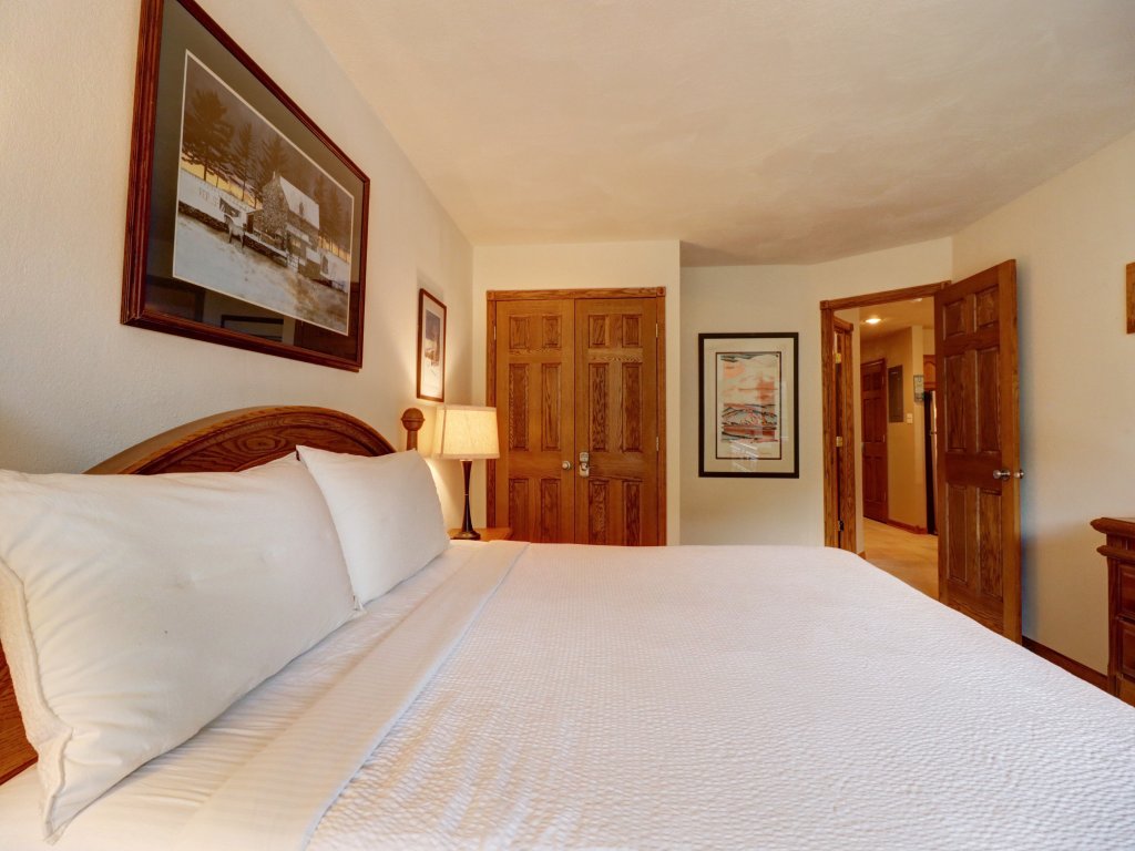 SB102 Snowbridge 2Br 2Ba Vacation Rental in Copper Mountain - RedAwning