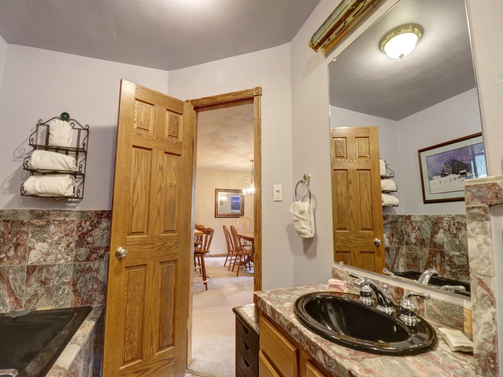 SB102 Snowbridge 2Br 2Ba Vacation Rental in Copper Mountain - RedAwning