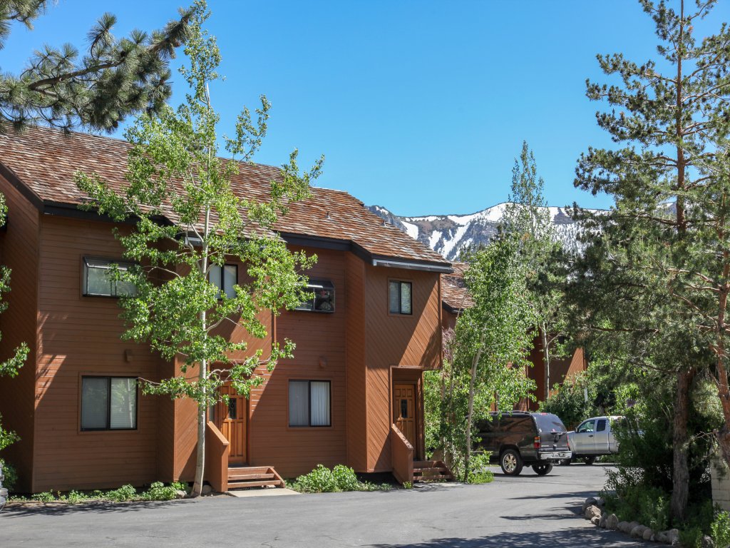 Snowflower #75 Vacation Rental in Mammoth Lakes - RedAwning