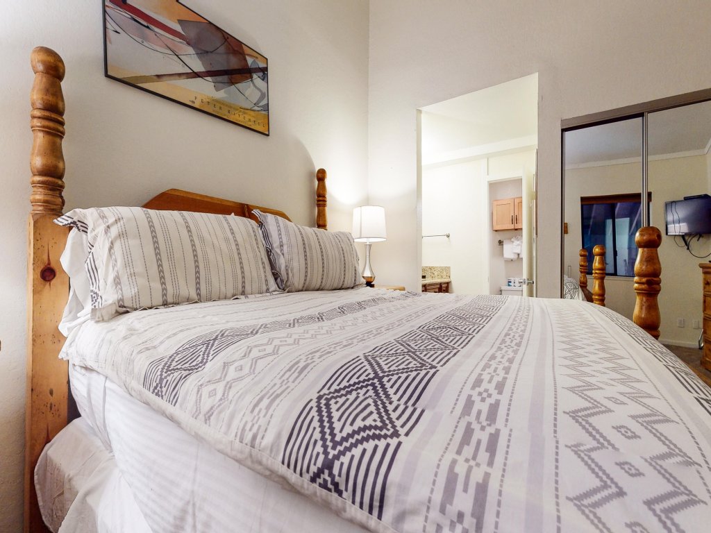 Summit #48 Vacation Rental in Mammoth Lakes - RedAwning