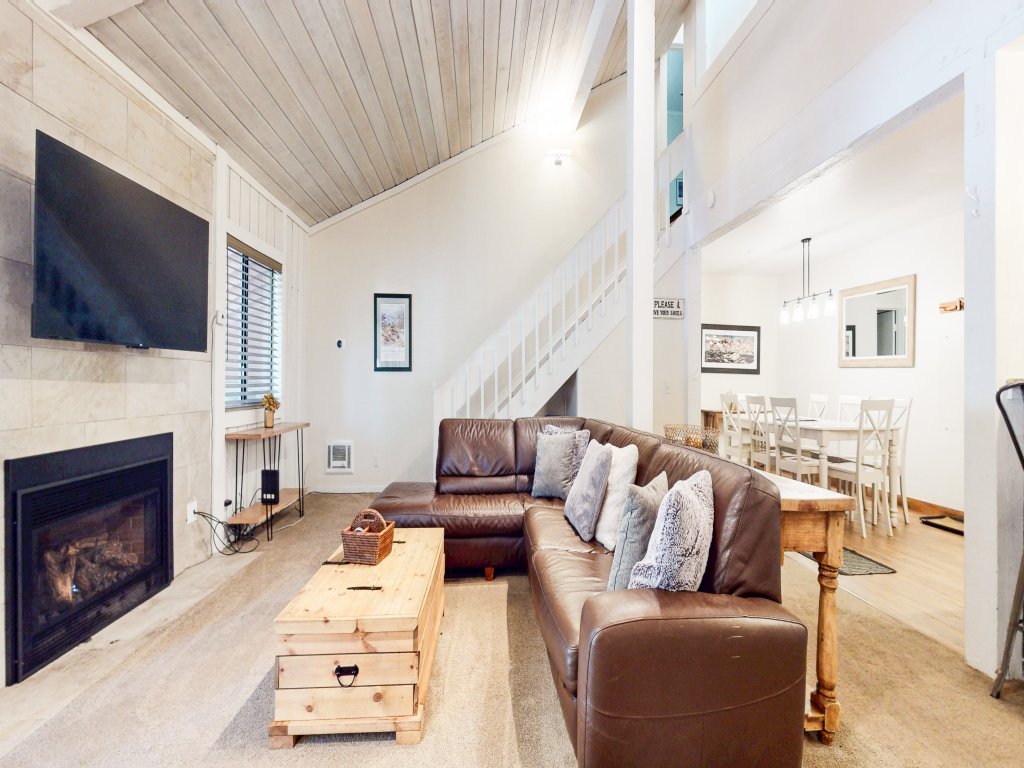 Summit #48 Vacation Rental in Mammoth Lakes - RedAwning