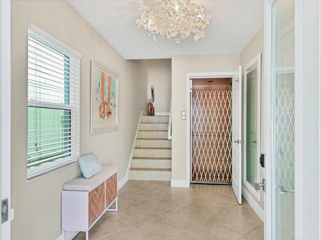 Aqua Vista Vacation Rental in Holmes Beach - RedAwning