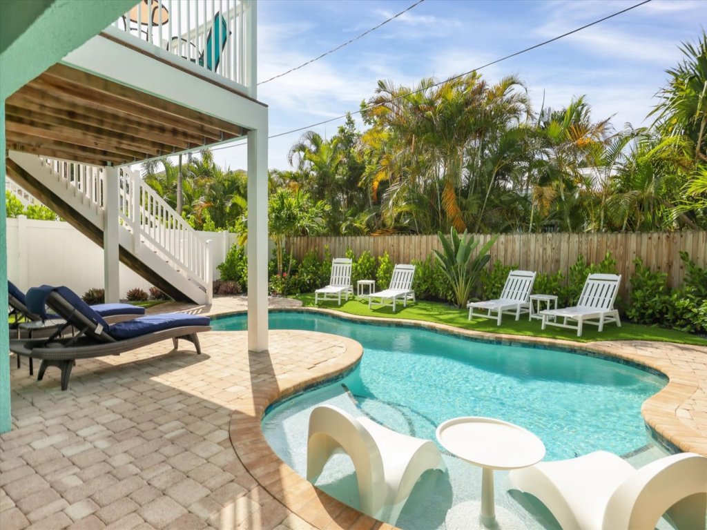 Aqua Vista Vacation Rental in Holmes Beach - RedAwning