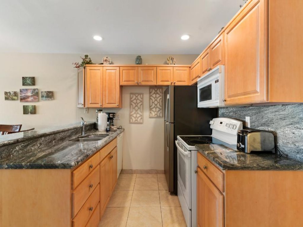 HALE KAMAOLE, #215 Vacation Rental in Kihei - RedAwning