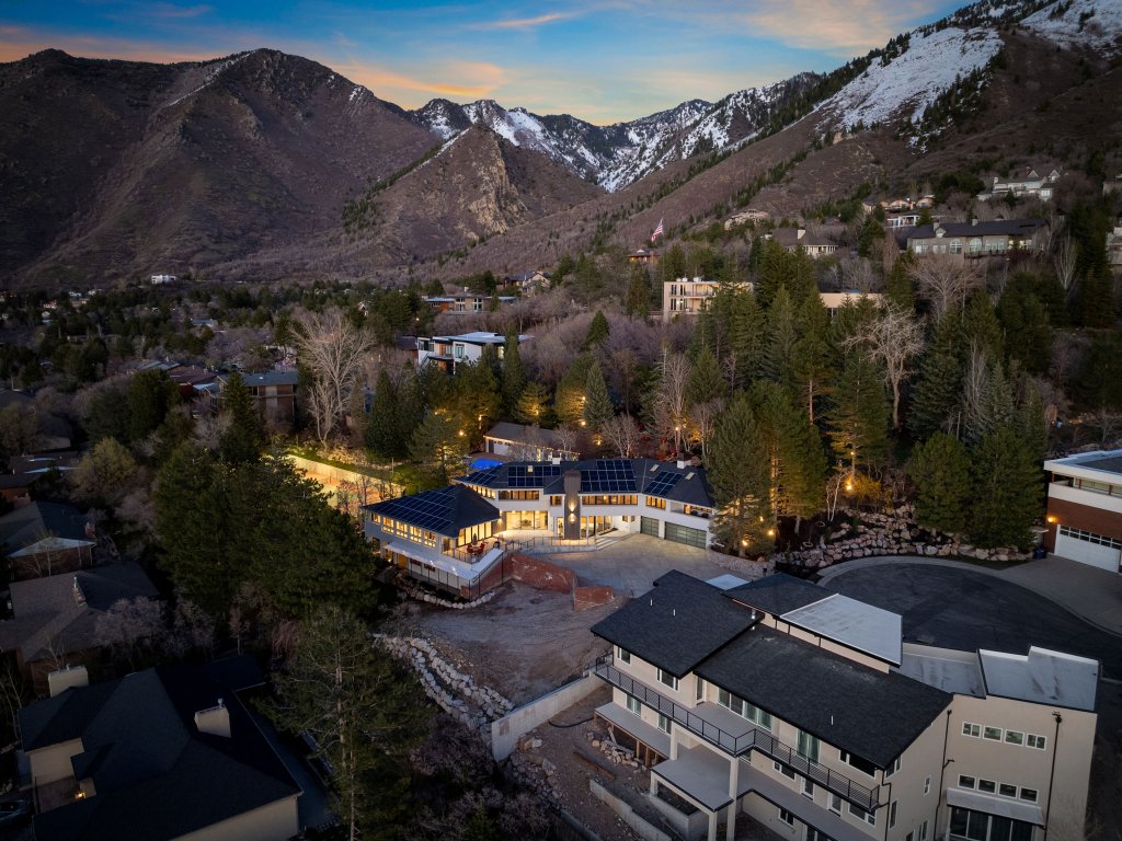 Exclusive Luxury Resort: Heated Pool & Pickleball Vacation Rental in Utah - RedAwning
