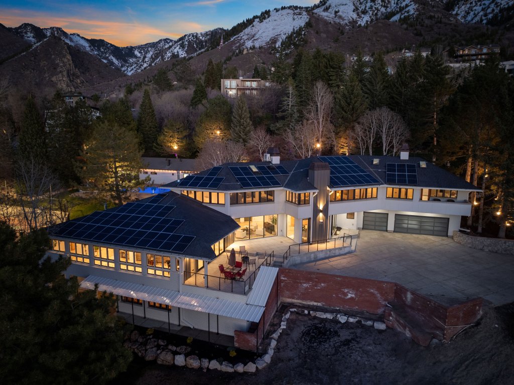 Exclusive Luxury Resort: Heated Pool & Pickleball Vacation Rental in Utah - RedAwning