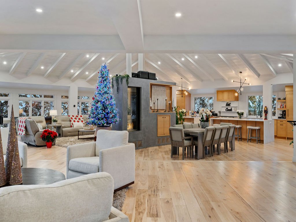 Exclusive Luxury Resort: Heated Pool & Pickleball Vacation Rental in Utah - RedAwning