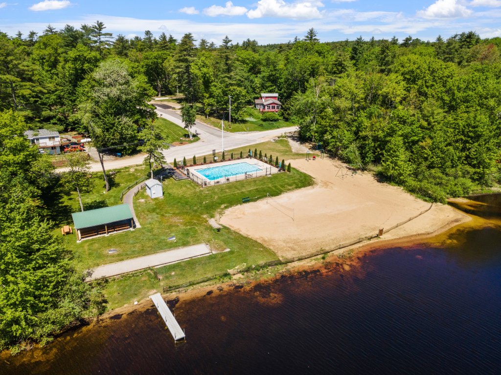 Idyllic Lakeside Getaway Vacation Rental in New Hampshire - RedAwning