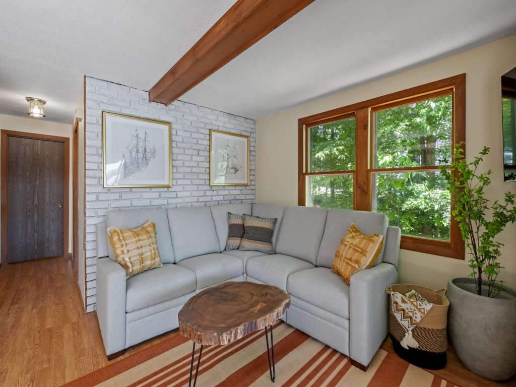 Idyllic Lakeside Getaway Vacation Rental in New Hampshire - RedAwning