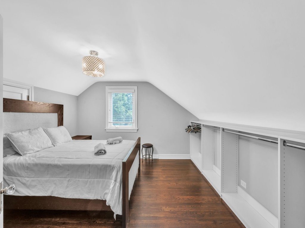 Serene & Charming 5BR Des Plaines Getaway Vacation Rental in Illinois - RedAwning