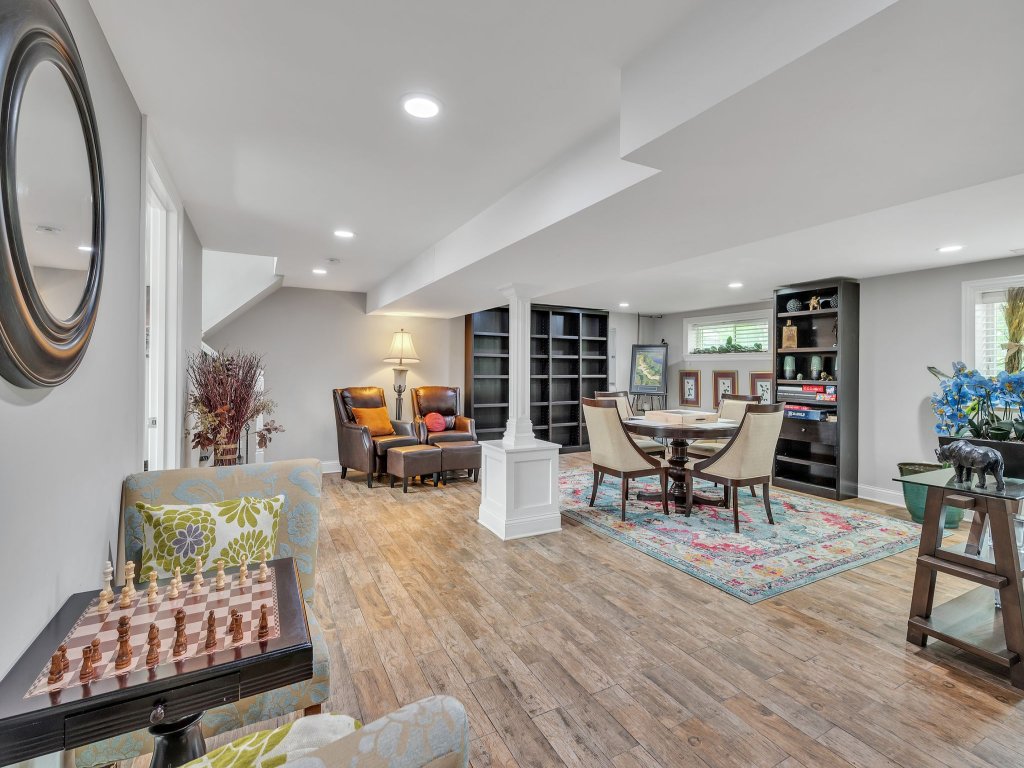 Serene & Charming 5BR Des Plaines Getaway Vacation Rental in Illinois - RedAwning