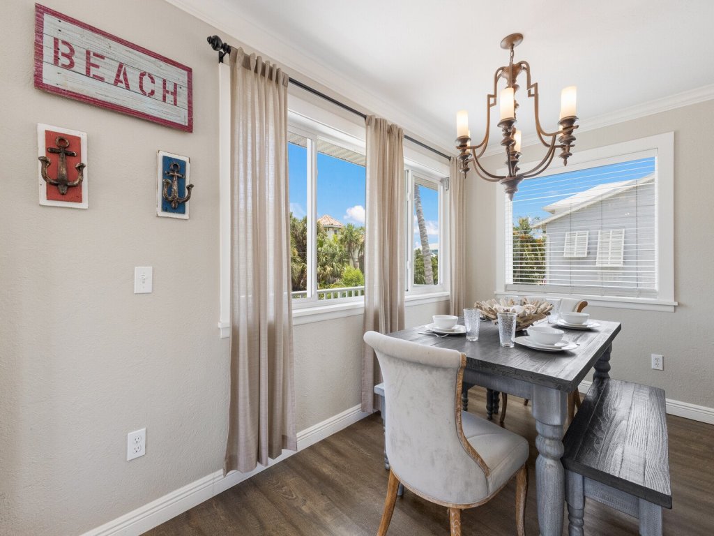 Sea La Vie Vacation Rental in Anna Maria - RedAwning