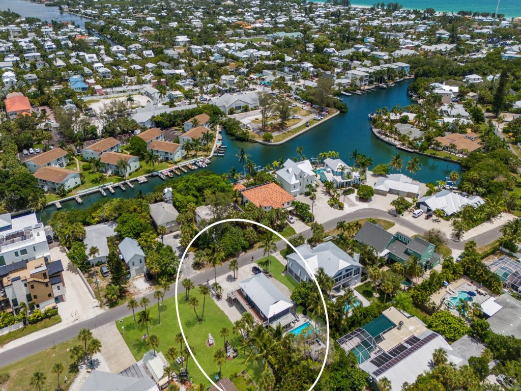 Sea La Vie Vacation Rental in Anna Maria - RedAwning
