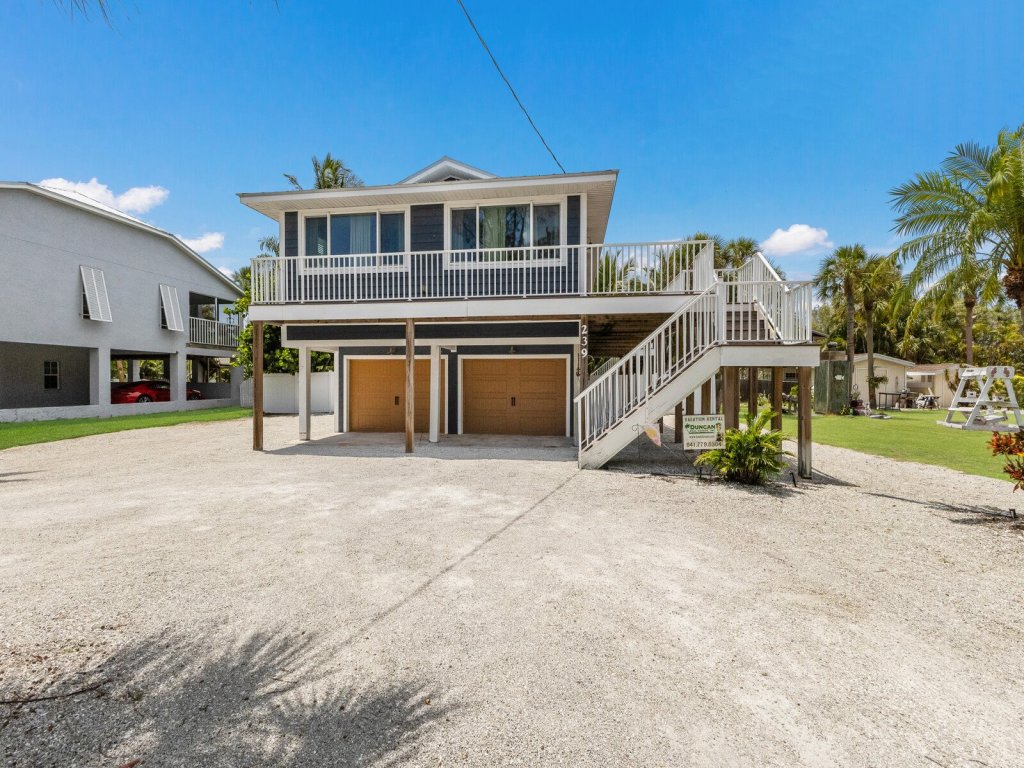 Sea La Vie Vacation Rental in Anna Maria - RedAwning