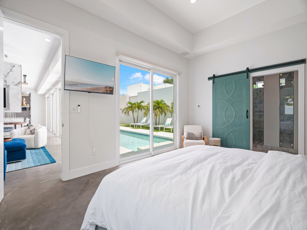 Paradise Found Vacation Rental in Sarasota - RedAwning