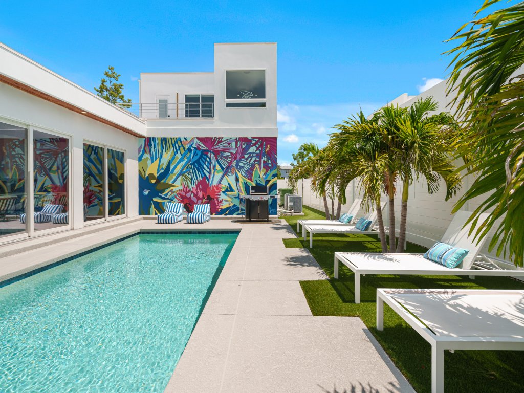 Paradise Found Vacation Rental in Sarasota - RedAwning