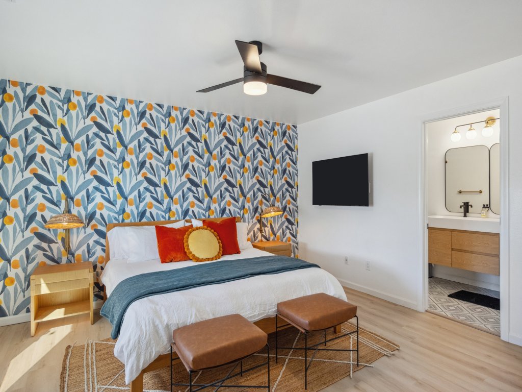 Tangerine House - Hot Tub, Fire Pit, BBQ! Vacation Rental in California - RedAwning