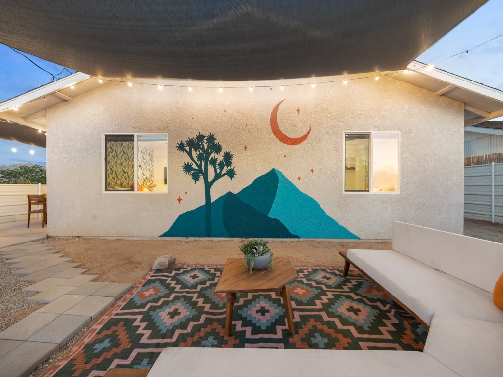 Tangerine House - Hot Tub, Fire Pit, BBQ! Vacation Rental in California - RedAwning