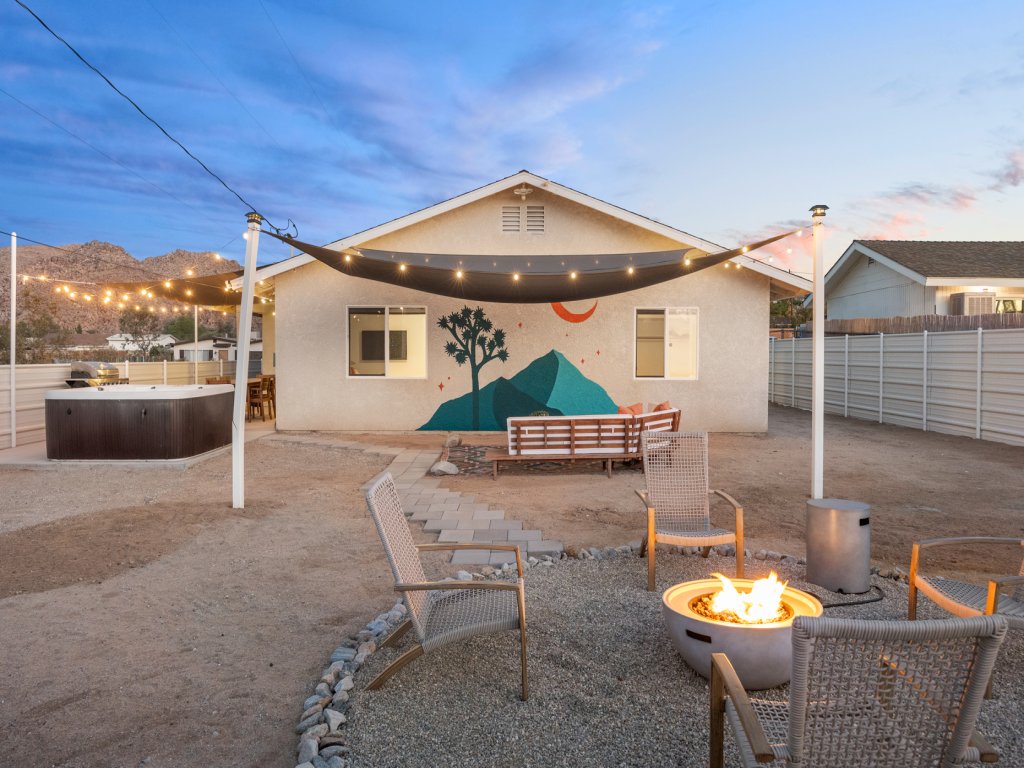 Tangerine House - Hot Tub, Fire Pit, BBQ! Vacation Rental in California - RedAwning