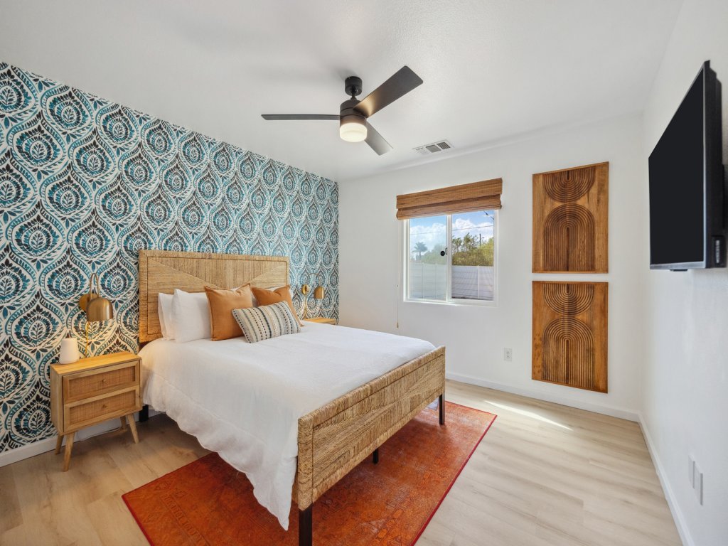 Tangerine House - Hot Tub, Fire Pit, BBQ! Vacation Rental in California - RedAwning